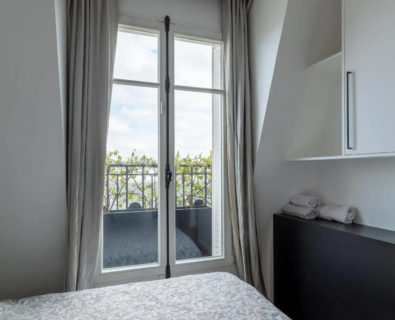 Fancy Apartment - Champs Elysees Paris